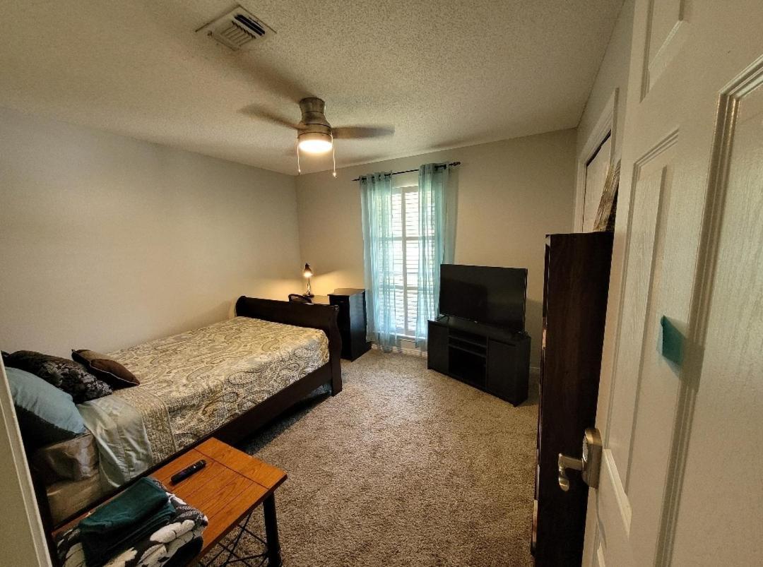 Bedroom Four Minutes From Beach Πενσακόλα Εξωτερικό φωτογραφία